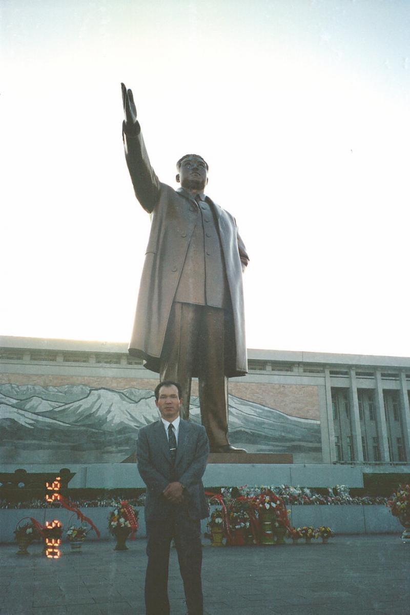 1995�꣬�Ӳ����ڳ��ʵĵ����ߡ������յĸ��׽��ճɵĵ���ǰ���ա�