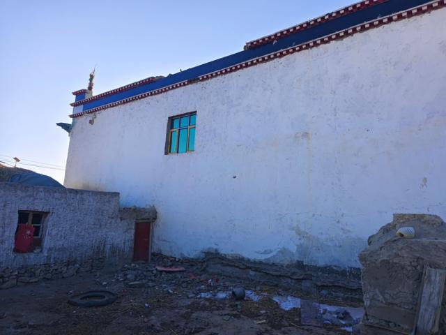 �տ���������ʥ��֮һ���ǲش�����е�λ�����ڴ�������İ�������Ĵ�ͳפ�ء�