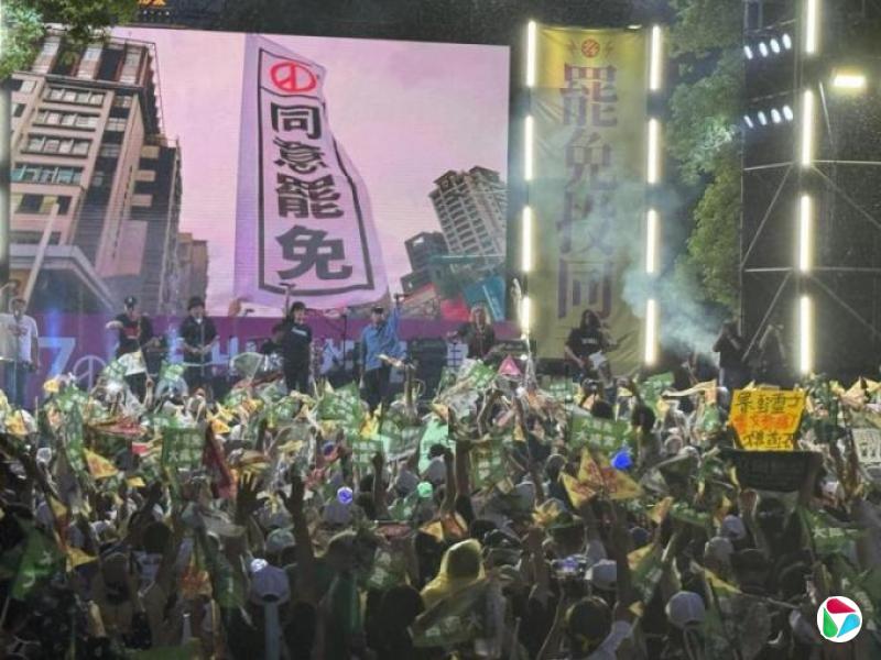 ����Զ����������Ϊ��˺�� ˭��̨��Ӯ�ң�
