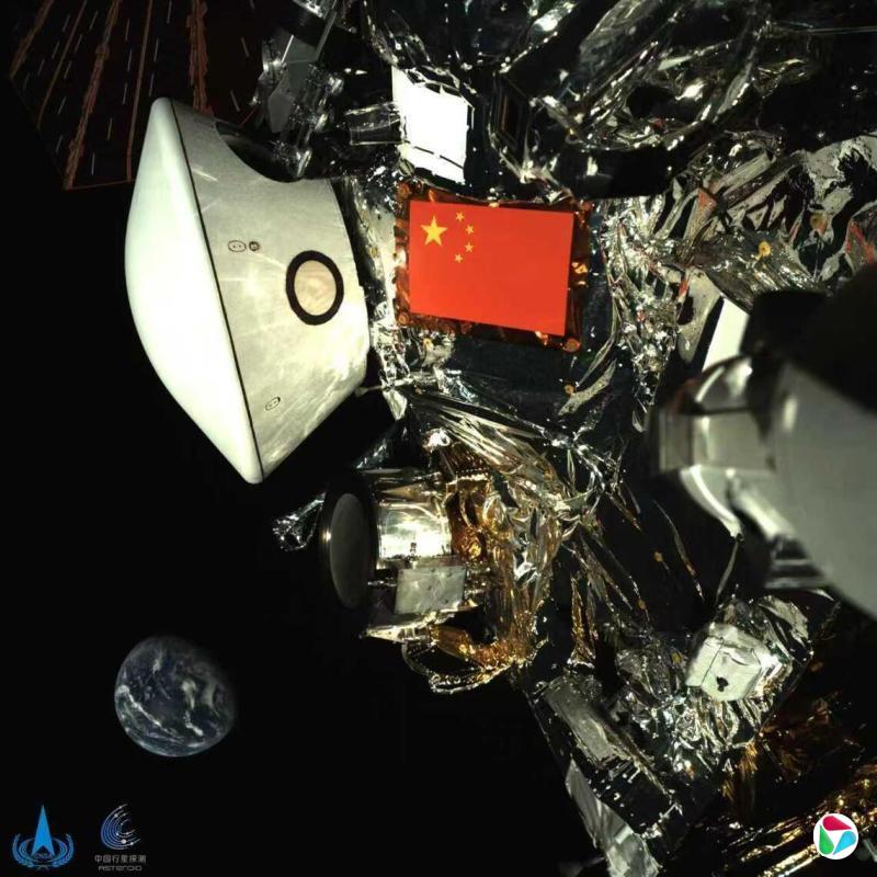 中国发布天问二号探测器与地球合影