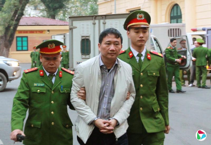 曾任官员的郑春成因涉嫌侵吞国有企业资金,于2018年在河内被判处无期徒刑。