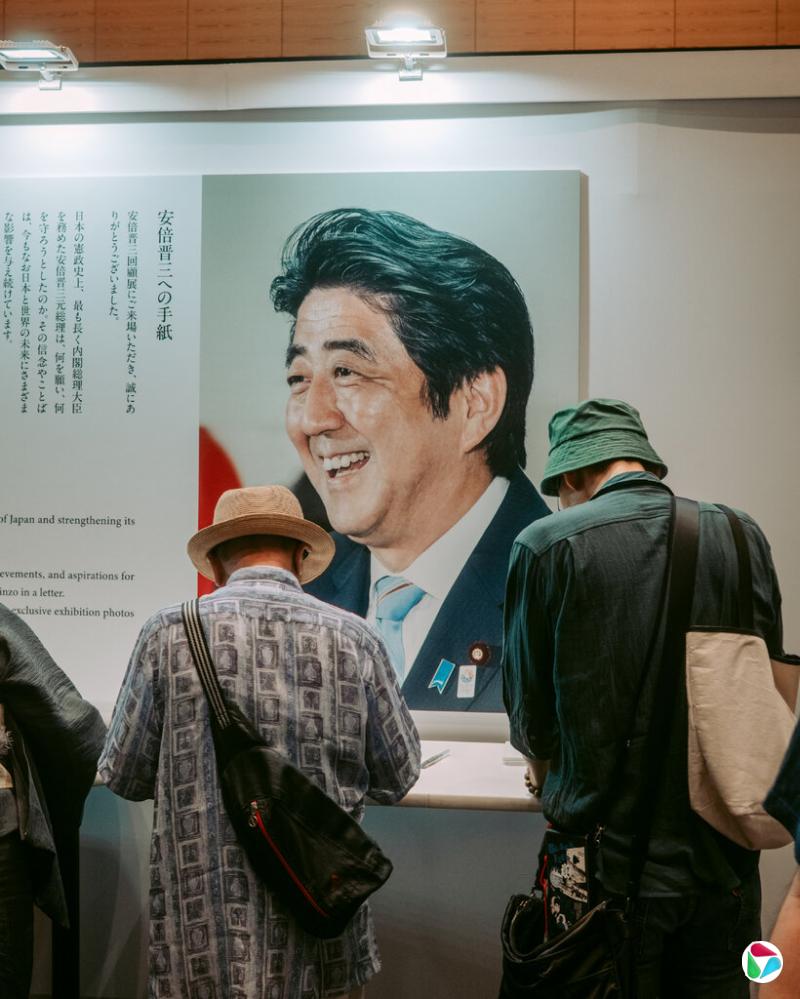 高市早苗经常利用她与安倍晋三的关系。