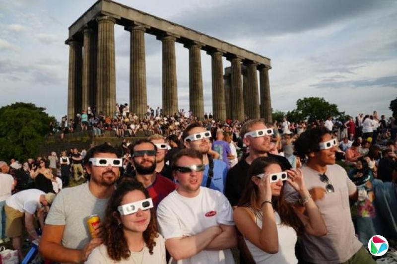 ������������ɽ��Calton Hill���ۼ��������ڹ�����ʳ�������ǲ��ò�����������������ȴ��Ʋ�ɢ����һ�̡�