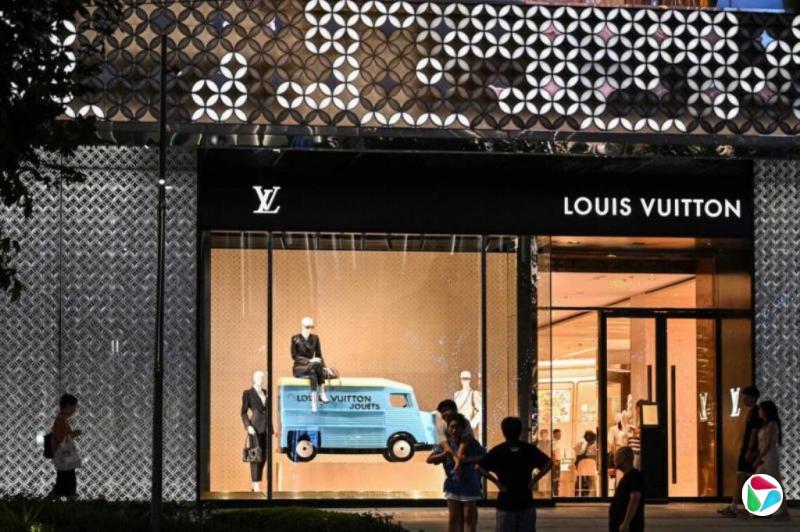 国际奢侈品中国销售大跌 LV西南门店数量大幅缩水