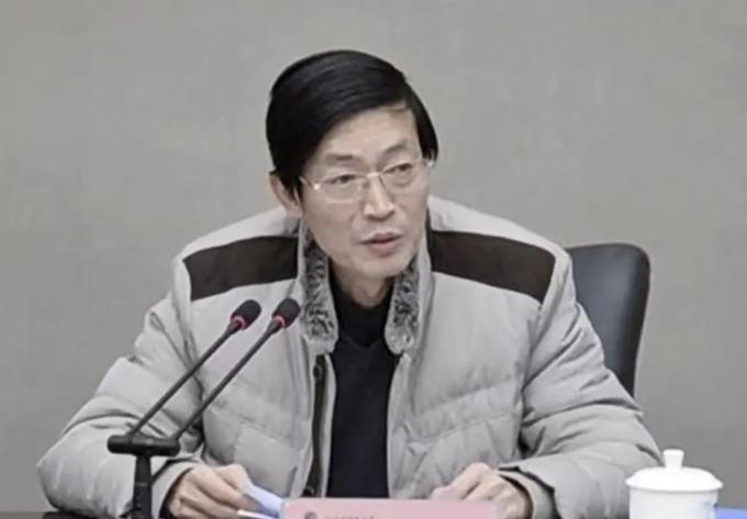 退休3年后,他主动向组织交代问题