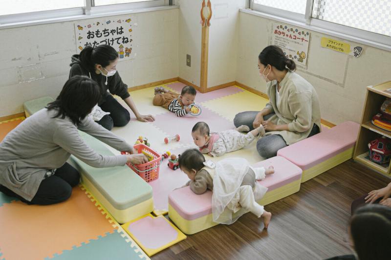 日本人口继续萎缩,去年的出生率降至最低点。