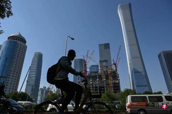 IMF上调今年中国经济增长预期0.4个百分点至5%