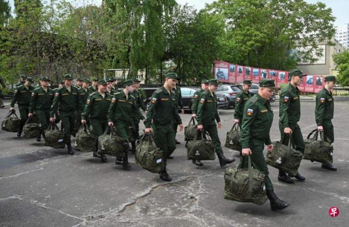 消息:俄罗斯强迫数千移民和外国学生参军