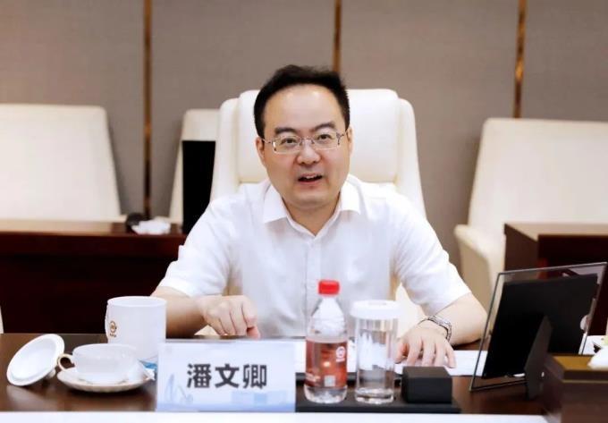 潘文卿,履新职
