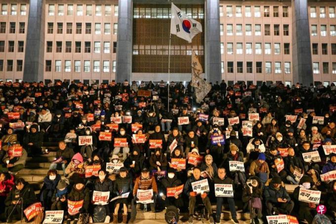 朱明:“陛下何故谋反”:韩国政局激变背后