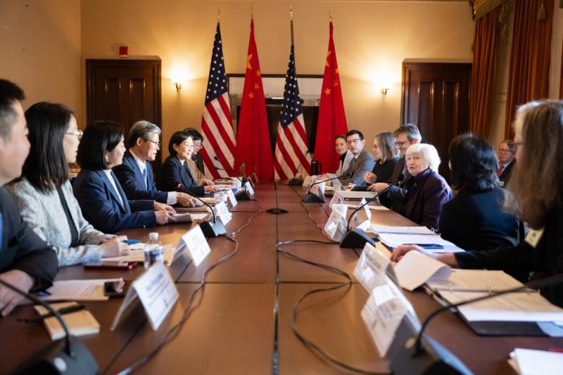 美国财政部高级官员本周将前往中国,试图说服他们的中国同行让沟通渠道在候任总统特朗普下个月上任后继续畅通。