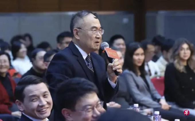 ����죺�й�ѧ��ҪŮ�Է������������ӣ�