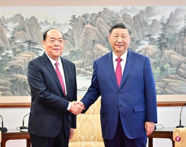 习近平称赞贺一诚:迎难而上 务实有为