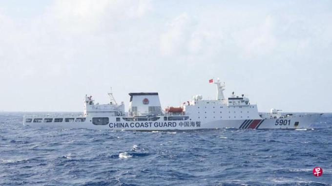 菲律宾指责大型中国海警船非法出现在专属经济区