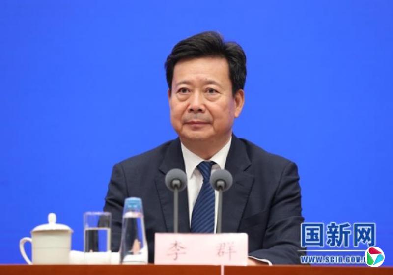 李群卸任