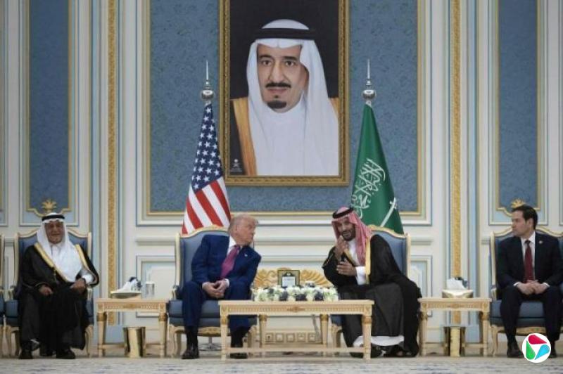 ������֮�����Ӱ��ɳ����ɫ�У�