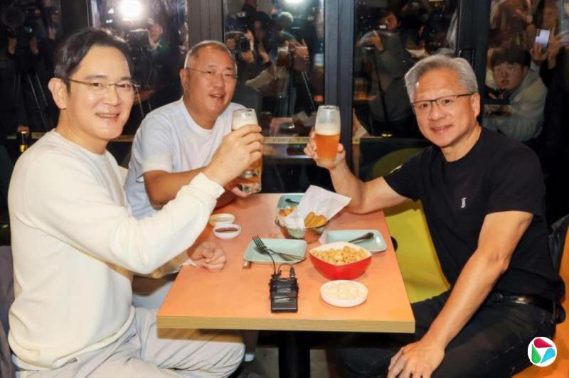 黄仁勋拉涨韩国炸鸡概念股 因与三星现代相聚Kkanbu炸鸡店
