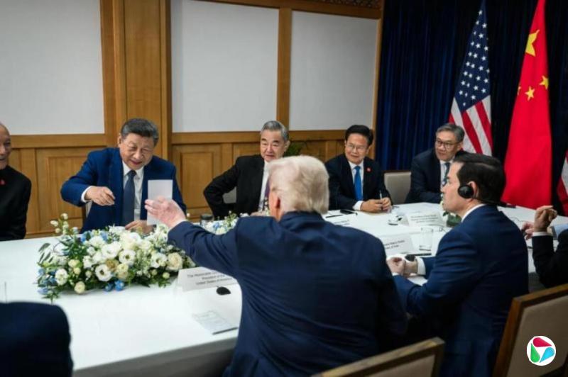 白宫发布多张习特会照片 展示现场气氛轻松一面