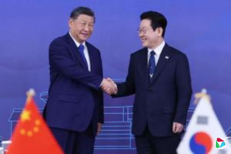 习近平赠李在明小米手机 笑问“看看有没有后门”