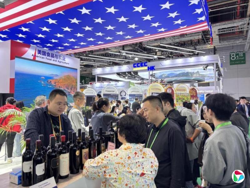 黎康:进博会美国馆一片祥和