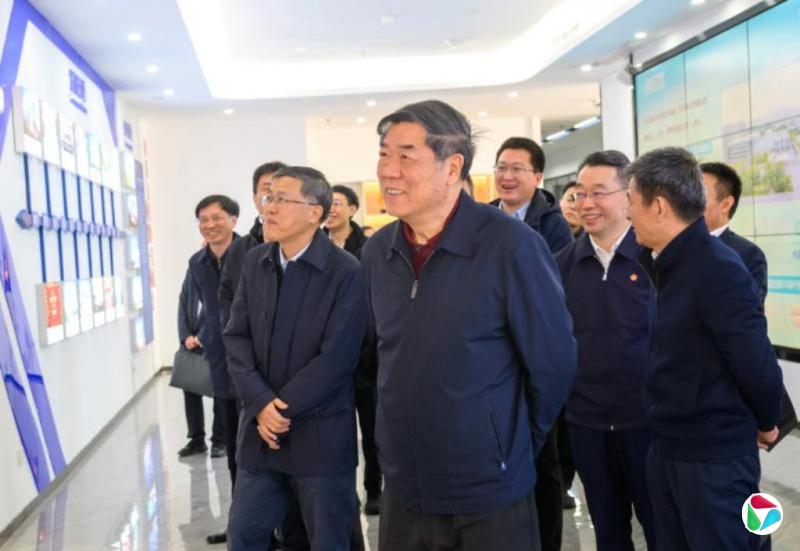 何立峰:坚决完成中国全年经济发展目标