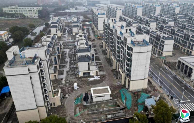 李强:因城施策控增量去库存 着力稳定房地产市场