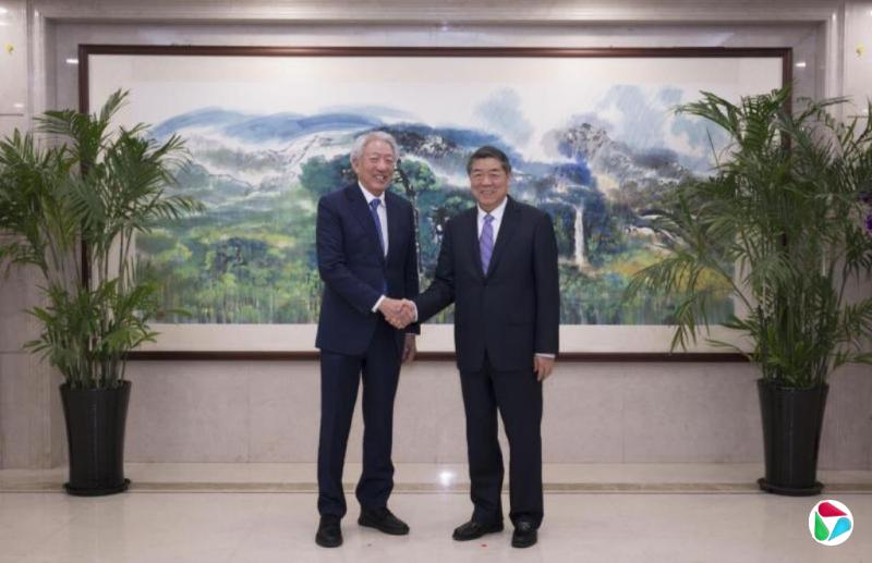 中国副总理何立峰会见淡马锡主席张志贤