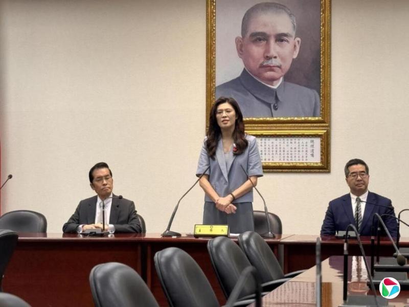 陆委会主委吁国民党莫全盘接受对岸政治主张和叙事