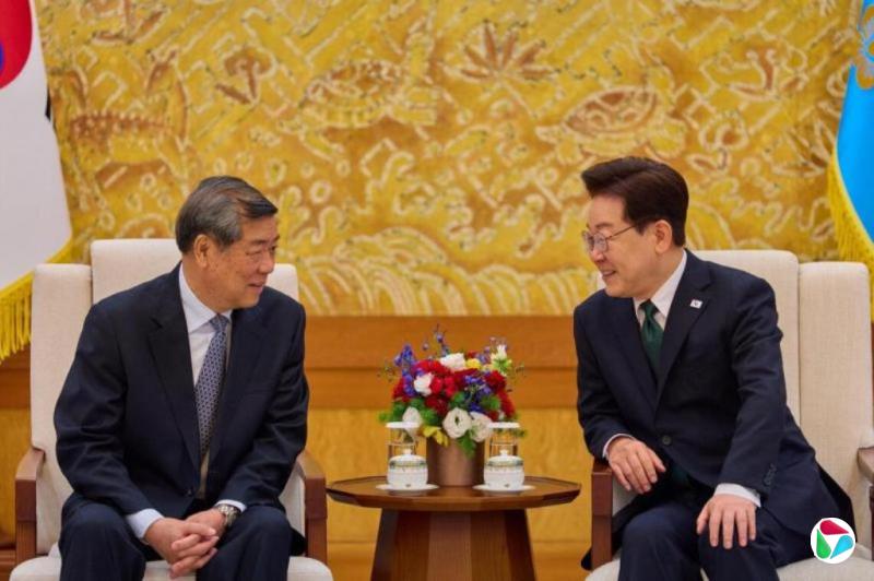 美中首脑会谈前夕 两国经济首长同步访韩