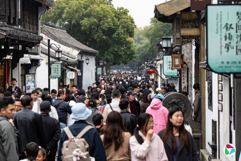 国家统计局周二发布数据显示,5月份社会消费品零售总额同比下降0.6%。