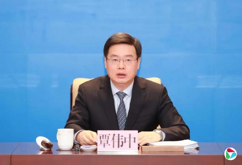 深圳市原市长覃伟中履新广东省人大常委会领导