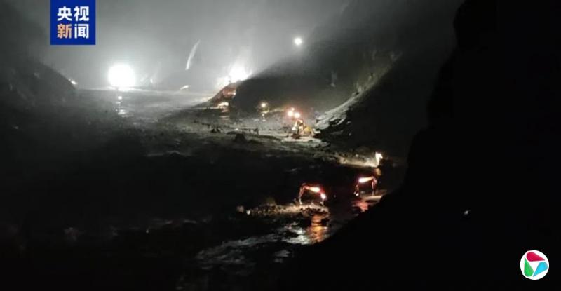 西藏G216国道抢通作业已推进至泥石流核心灾区