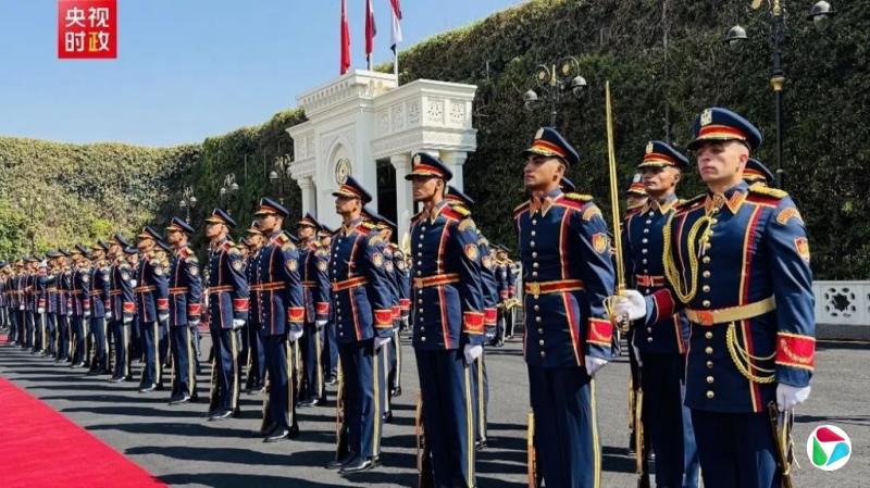 习近平抵达开罗太阳宫 与埃及总统塞西会谈