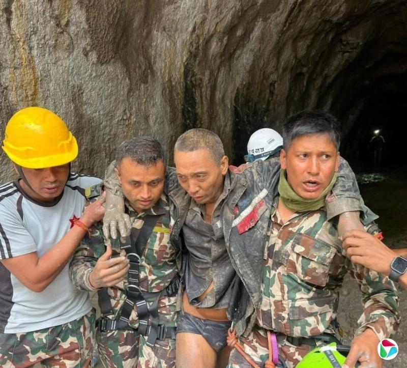 ��ʯ��10��� һ�Ჴ����Ů�Ӽ��б��ȳ�