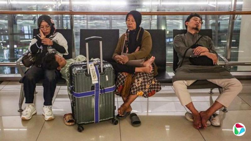 大批旅客滞留于印尼的机场
