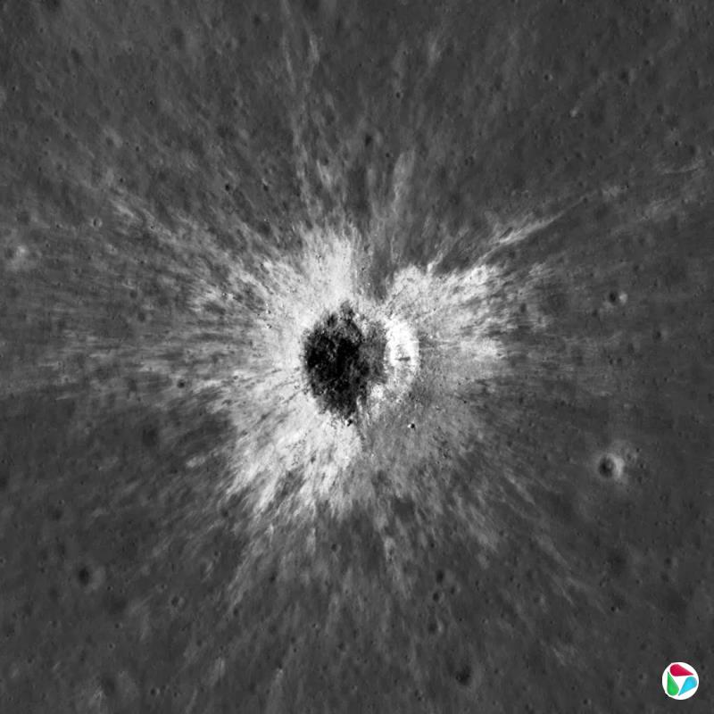 NASA发现百年一遇月球新陨石坑