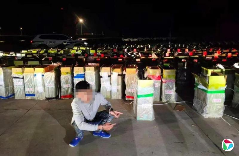 中国海警查获涉走私香烟2万余条 两人被抓