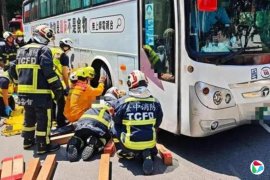 ̨����������ײ�� �¼���Ů�����治��