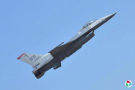 ����F-16ս������Ъ����׹�� ��������һ�ȱ���ɢ